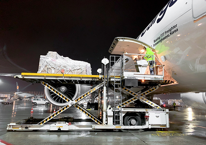 Foto DB Schenker lanza una oferta global de transporte aéreo neutro en CO2.